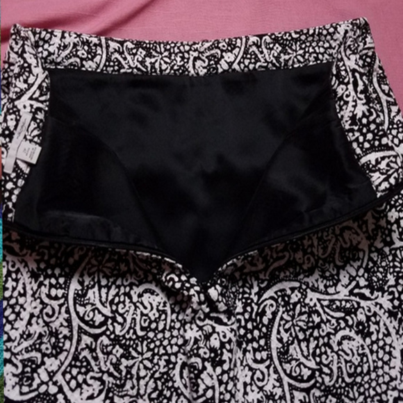 Halogen Black and white paisley print skirt size 2 - Picture 7 of 7